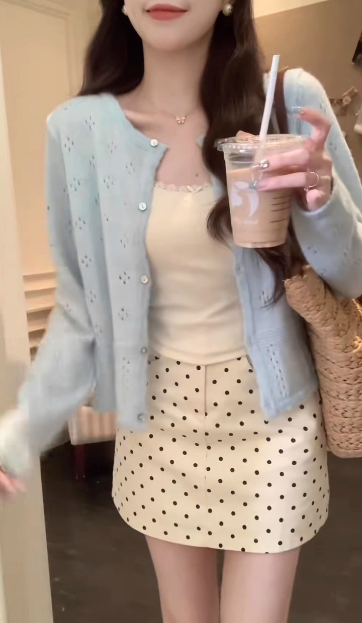 Damen Strickjacke mit filigranem Blütenmuster und eleganten Knöpfen Drune