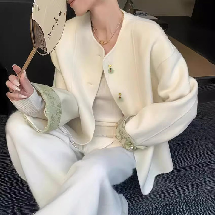 Damen Boxy Wolljacke mit bestickten Manschetten und Stehkragen Drune