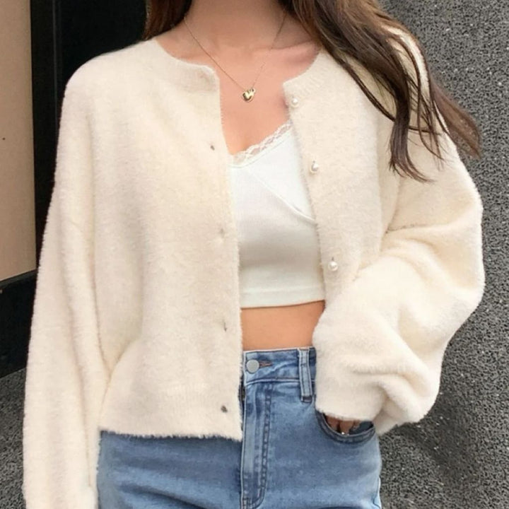 Damen Kurzgeschnittener Flauschiger Strickcardigan mit Perlenknöpfen Drune