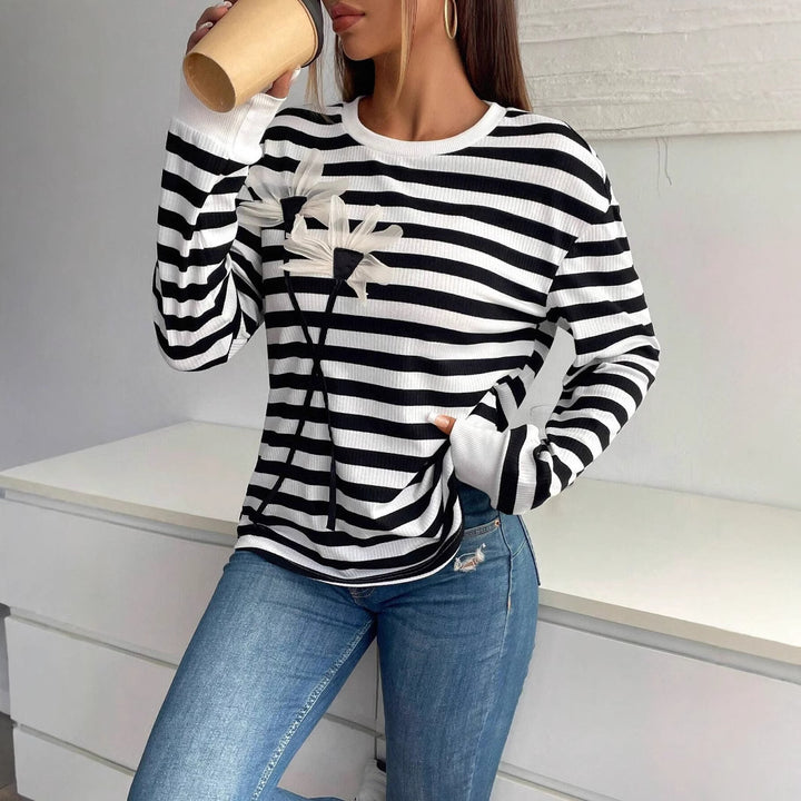 Damen nan gestreiftes Ripp-Langarmshirt mit dreidimensionaler Blumenapplikation und Rundhals Drune