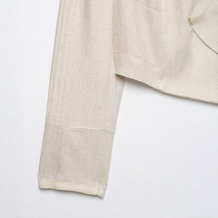 Damen Cropped-Jacke aus Leinenmix mit Stehkragen, Zierknopfleiste und Rüschendetail Drune