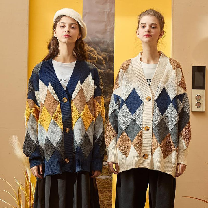 Damen Grobstrickjacke mit modernem Rautenmuster und großen Holzknöpfen Drune