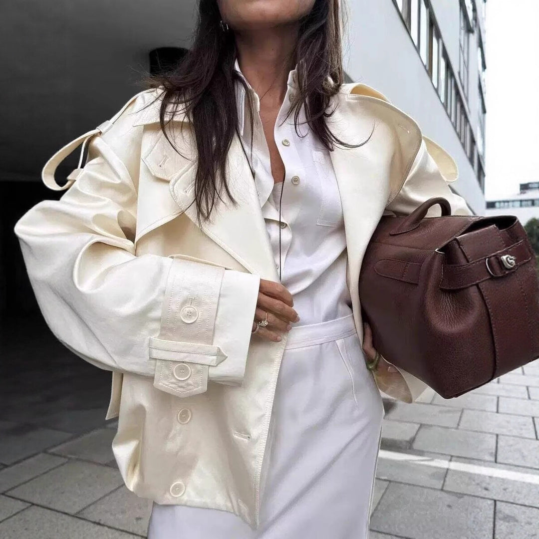 Damen Kurzer Boxy-Doppelreiher Trench mit Tunnelzug und dekorativen Schulterriegeln Drune