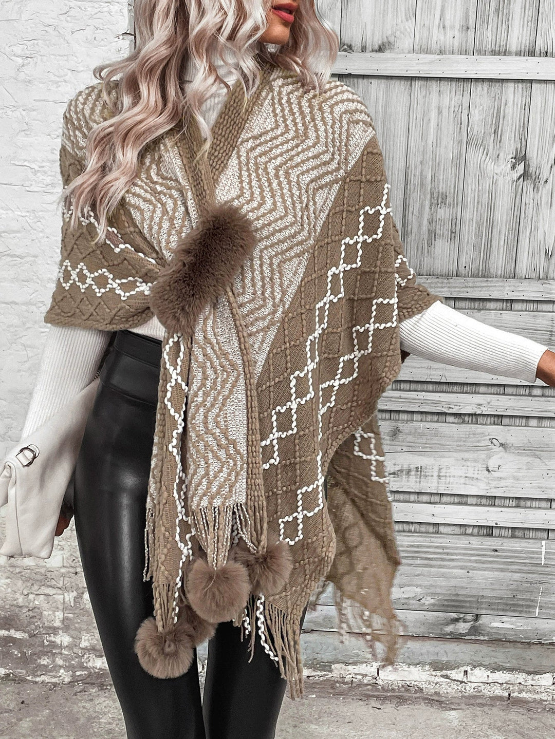 Drune | Cape Schal Cardigan Wolle Strick Übergröße Fransen Saum V-Ausschnitt Boho Stil