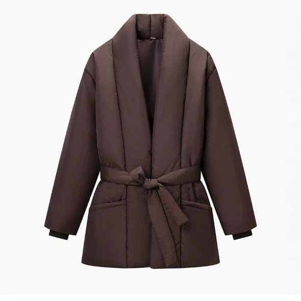 Damen 500+ gesteppte Kurzpufferjacke mit Schalkragen und Bindegürtel Drune