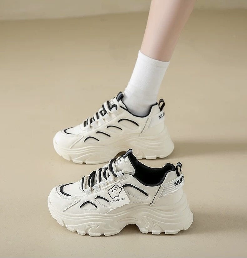 Damen Sportliche Chunky Sneakers mit atmungsaktiver Sohle und eleganten Designelementen Drune