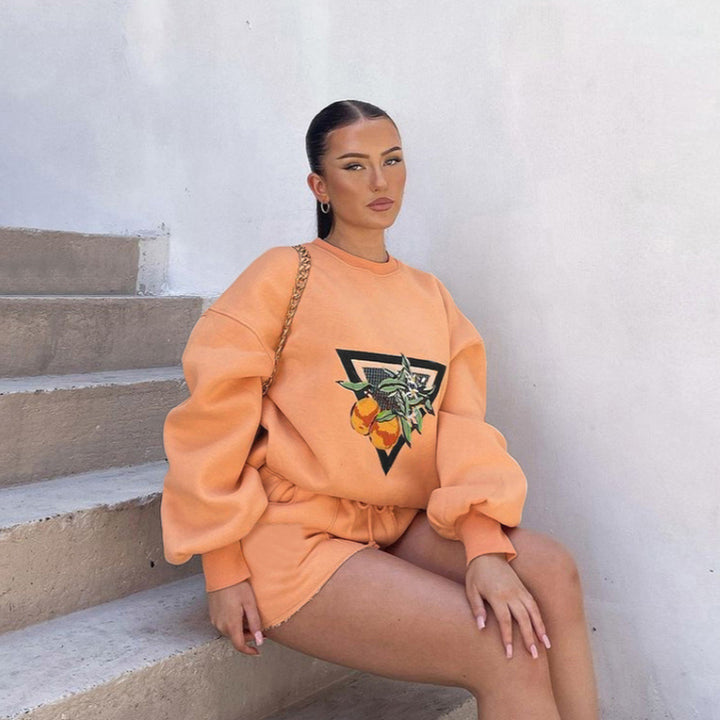 Damen sportlicher Sweatshirt- und Shorts-Anzug mit urbanem Obstmotiv und lässigem Schnitt