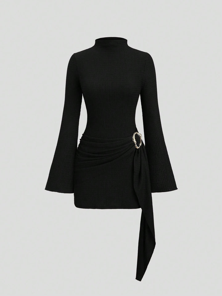 Damen nan figurbetontes Strick-Minikleid mit Stehkragen, Trompetenärmeln und seitlichem Drapé mit Zierring Drune