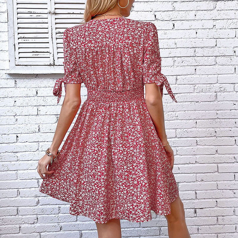 Damen Blusenkleid mit floralen Mustern und verspielten Rüschen Drune