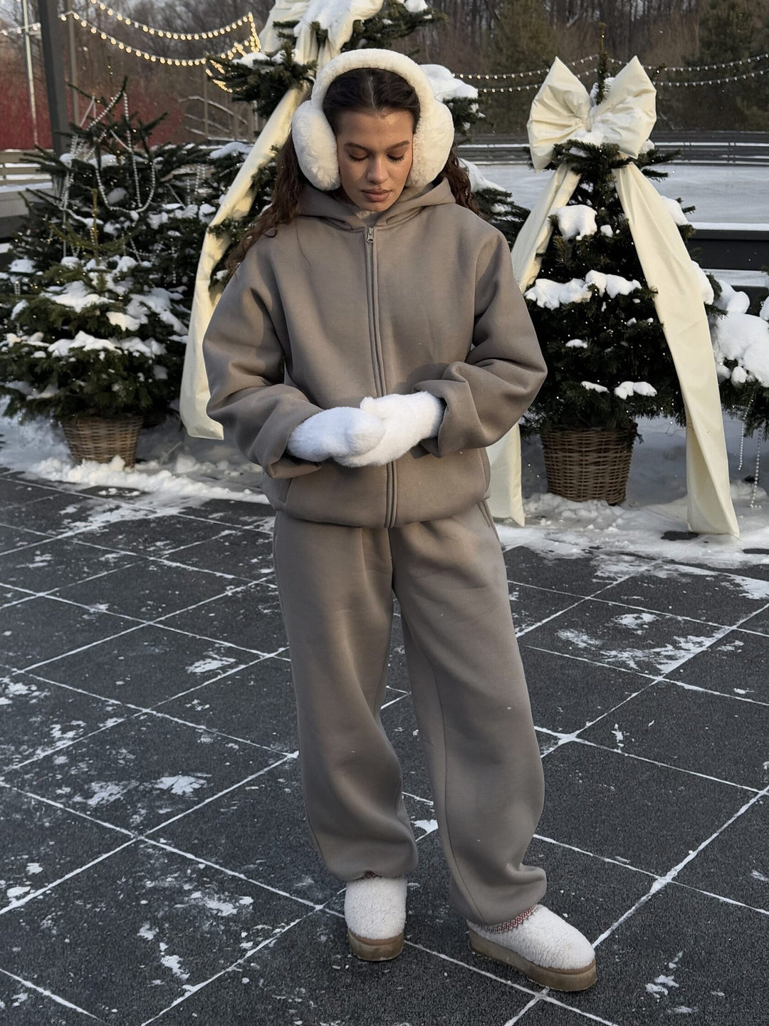 Damen Komfort-Kapuzen-Zipjacke mit verdecktem Reißverschluss, Kängurutasche und gerader Sweat-Hose Drune