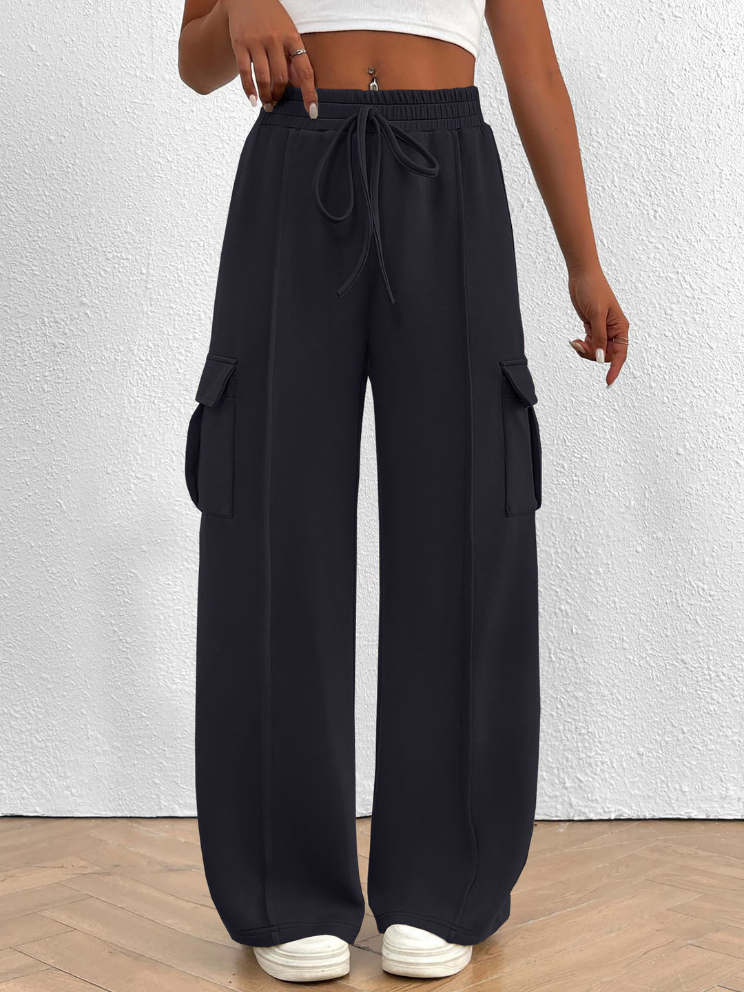 Damen Weite Cargo-Loungehose mit Tunnelzugbund und aufgesetzten Pattentaschen Drune