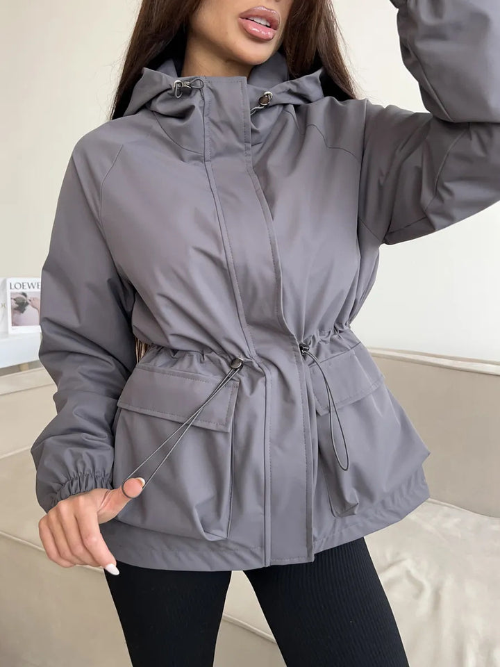 Damen wasserdichte Parka-Jacke mit Kapuze, Tunnelzugtaillierung und XXL-Klappentaschen Drune
