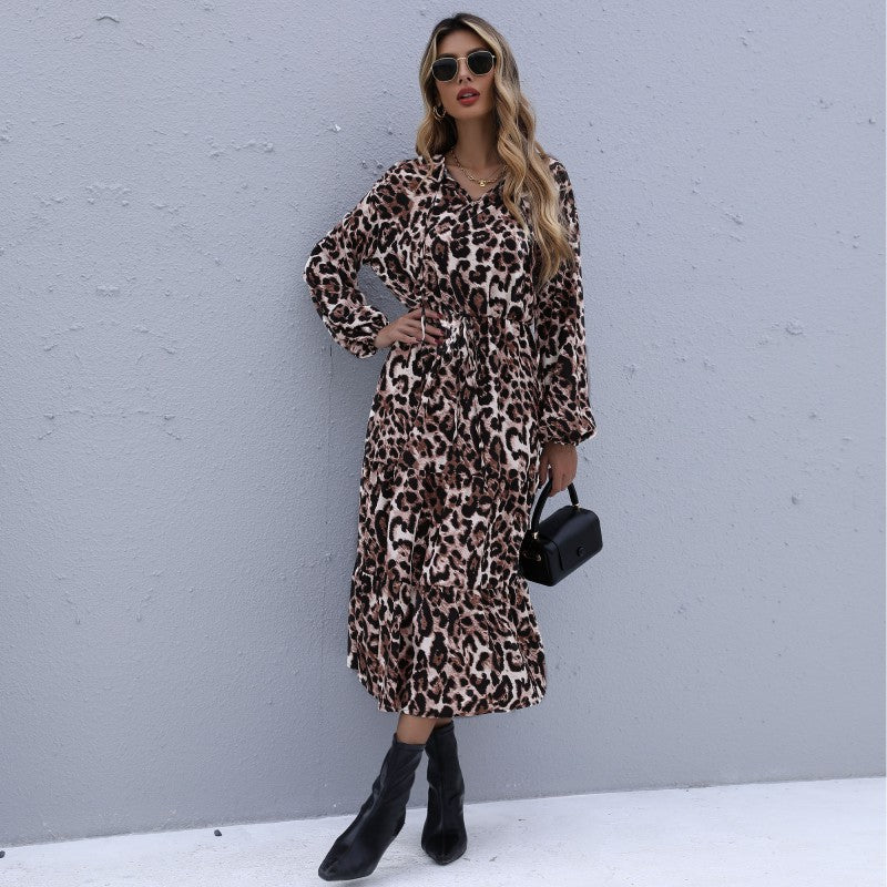 Damen Midikleid Vintage-inspirierter Leoprint mit V-Ausschnitt, elastischer Taillenpasse und Glockenärmeln Drune