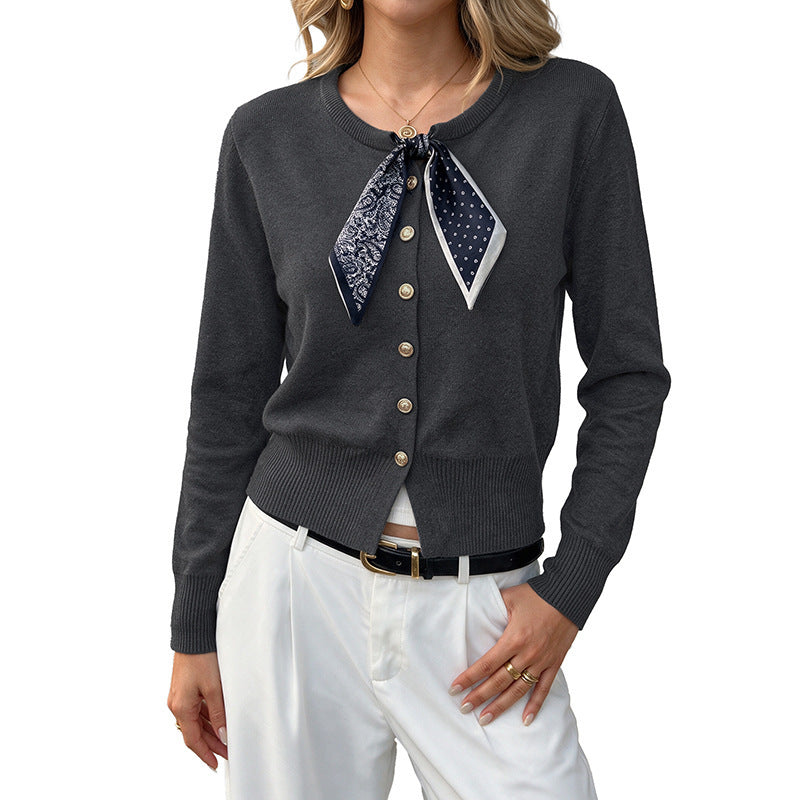 Damen Stilvolle Strickjacke mit Knopfleiste und Seiden-Schal Drune