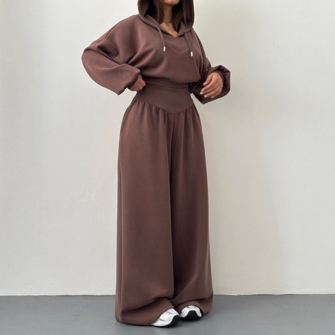 Damen Cropped Hoodie und weite Freizeithosen Kombination mit modischem Schnitt