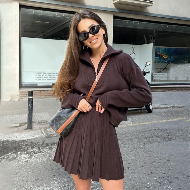 Damen Strickpullover mit hochgeschlossenem Kragen und plissiertem Rock Drune