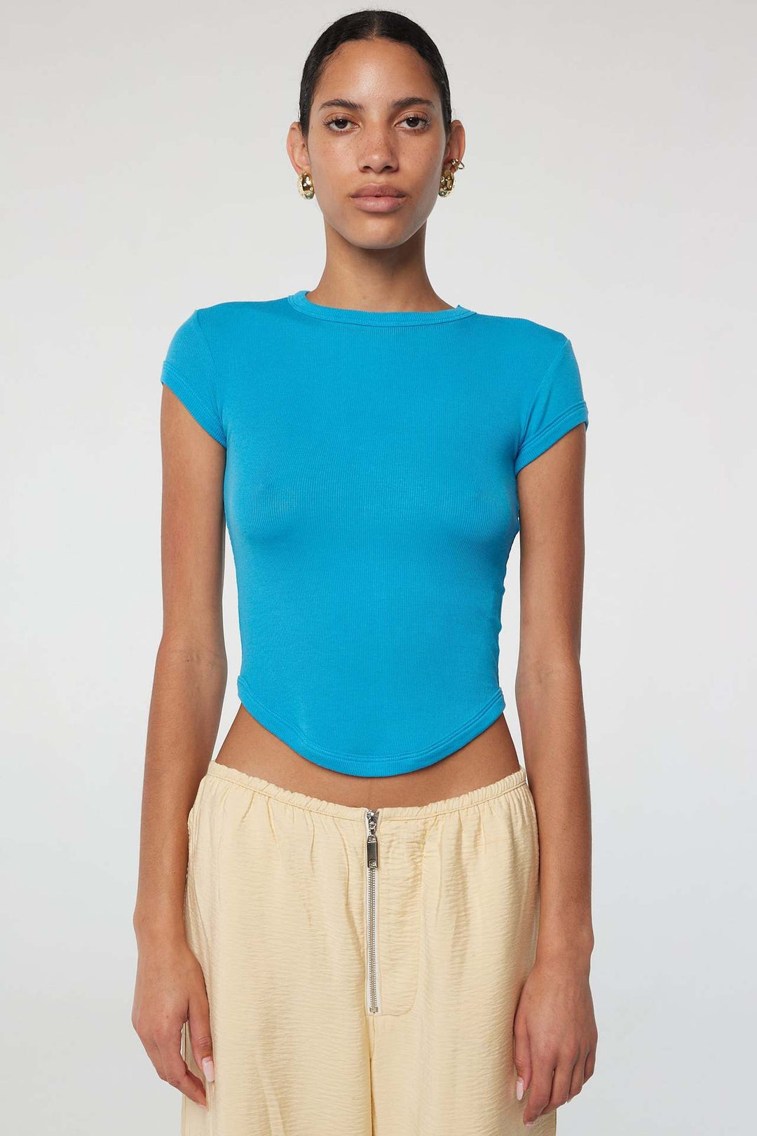 Damen körpernahes Kurzarm-Shirt mit Rundhalsausschnitt Drune