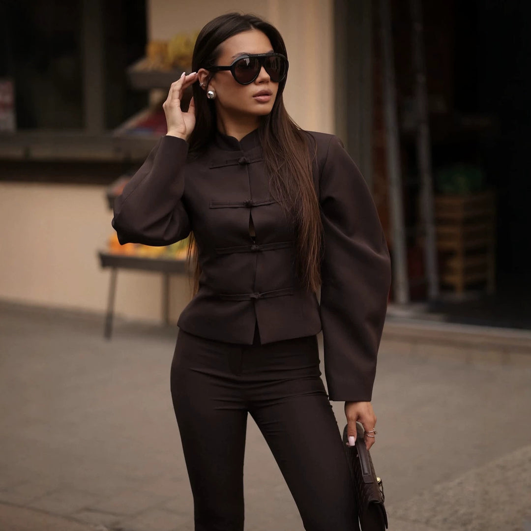 Damen Taillierte Kurzjacke mit Stehkragen und Knotenverschlüssen Drune