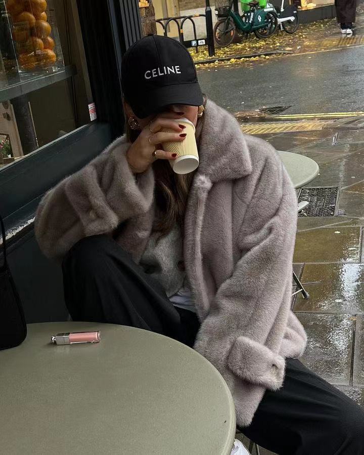 Damen Oversize Kunstfell-Mantel mit Reverskragen, aufgesetzten Taschen und Knopfleiste Drune