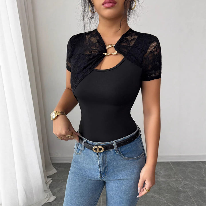 Damen nan kurzes Spitzen-Capelet mit dekorativem Metallclip und kurzen Ärmeln Drune