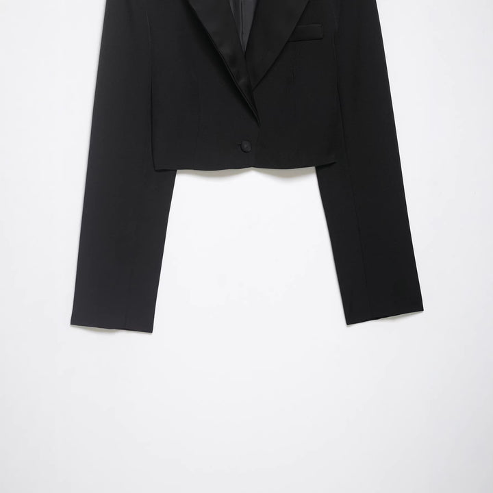 Damen Kurzblazer im Smokingstil mit Satinrevers, taillierter Cropped‑Silhouette Drune