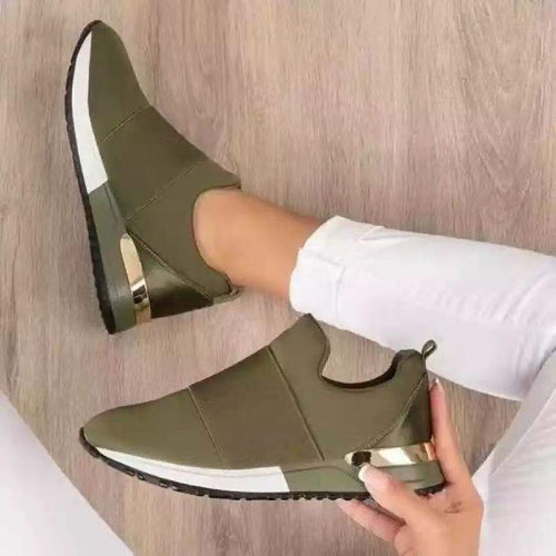Damen Slip-On Wedgesneaker mit verstecktem Keil und Metallic-Fersenakzent Drune