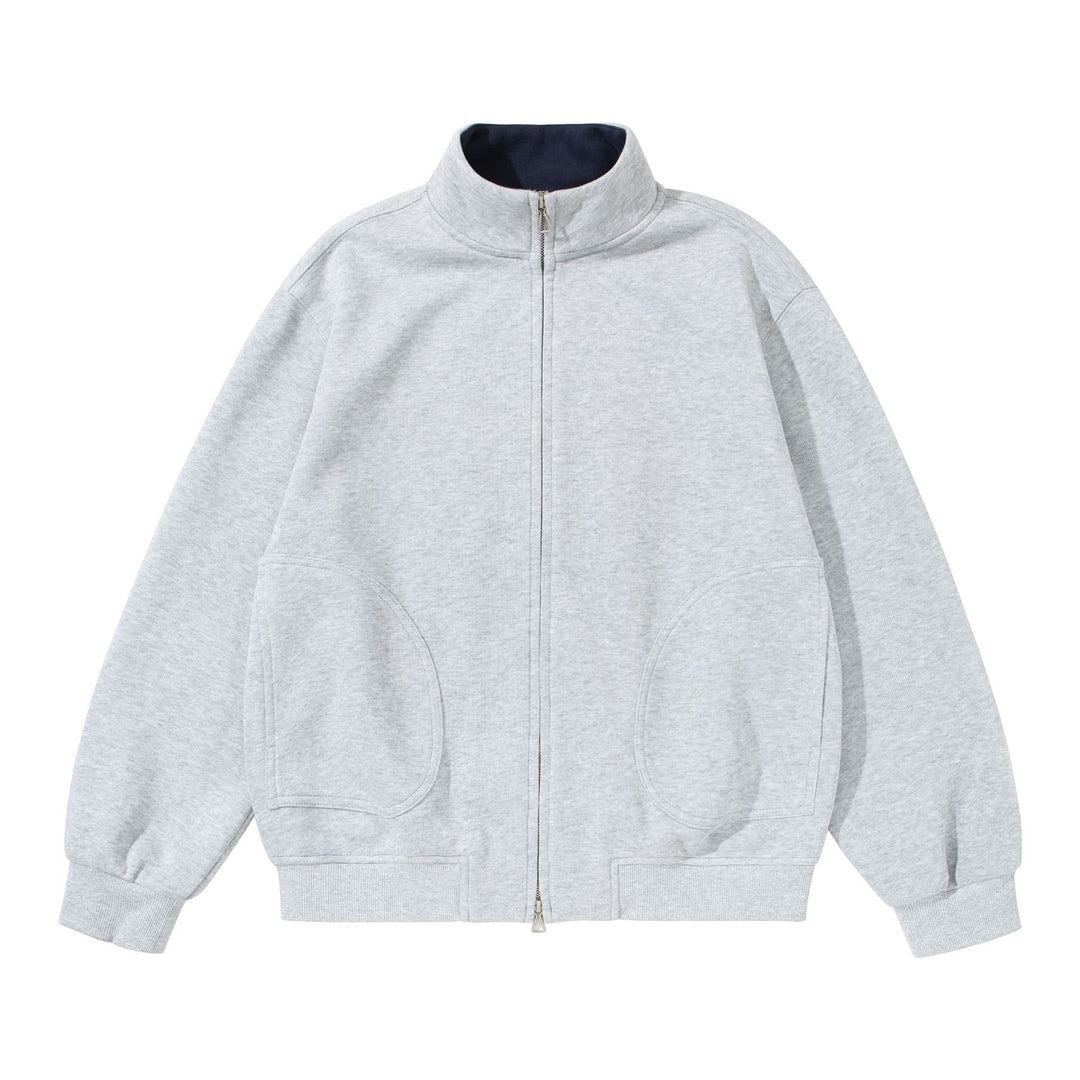 Unisex Oversize Sweatjacke mit Stehkragen, zweiseitigem Reißverschluss und markanten Halbrundtaschen Drune