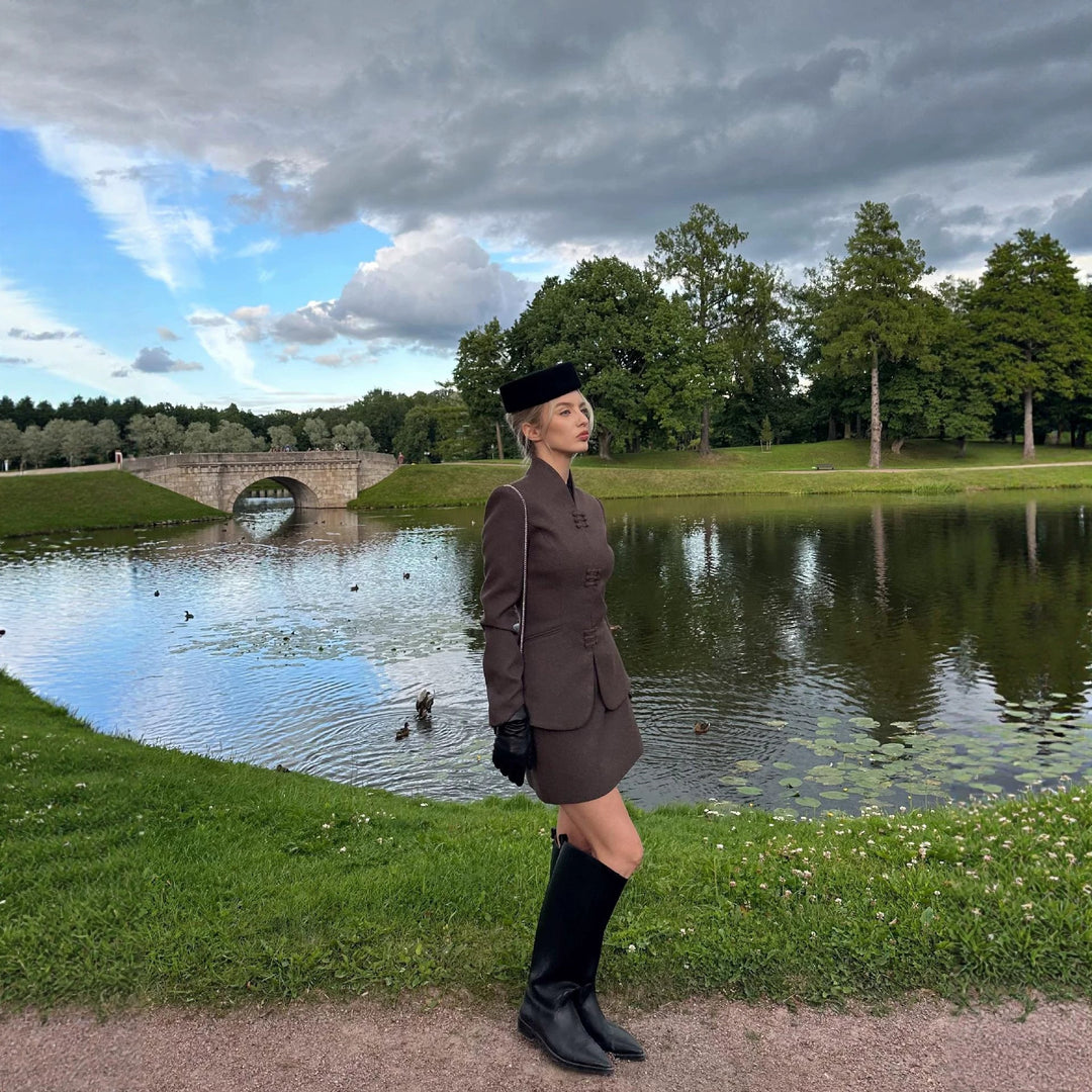 Damen Tailliertes Blazer‑Set mit Stehkragen, dekorativer Knopfleiste und Minirock Drune