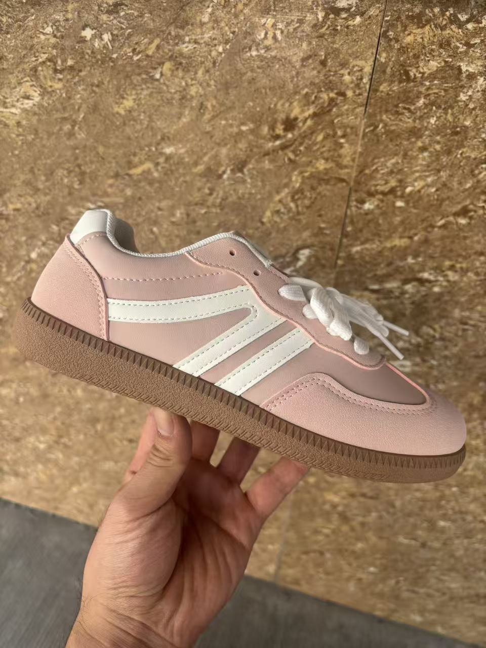 Damen Sportliche Retro‑Sneaker mit gepolstertem Schaft und profilierter Gummisohle Drune