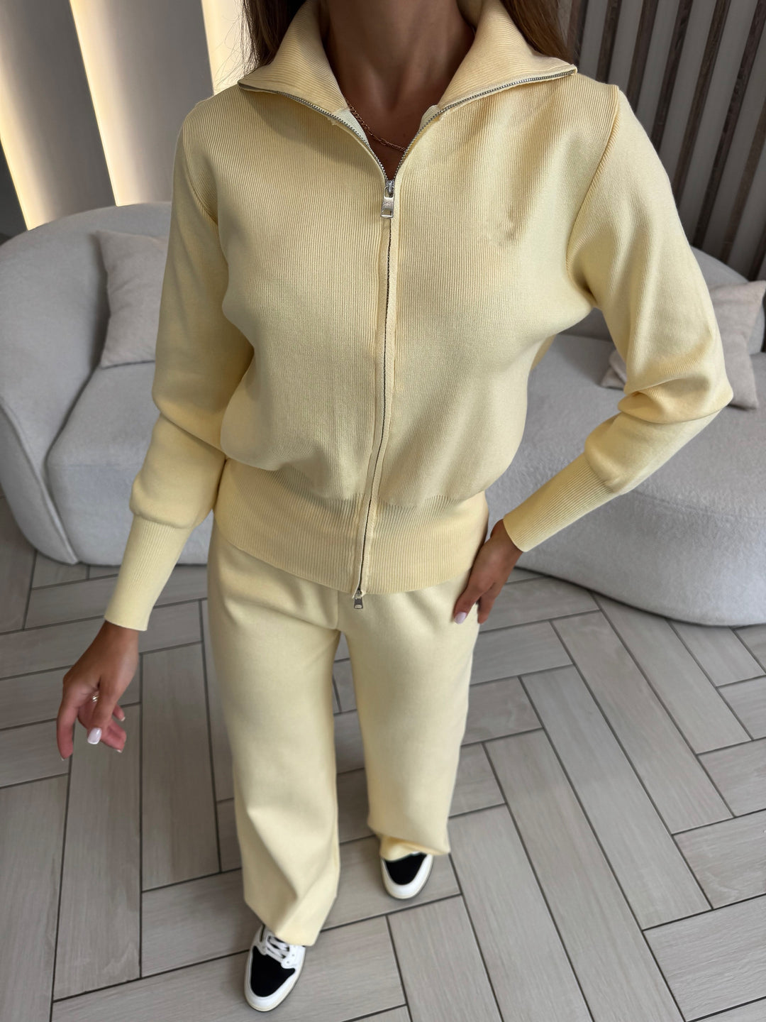 Damen Sportliches Zip-Hoodie und Weit geschnittene Hose mit elastischem Bund Drune
