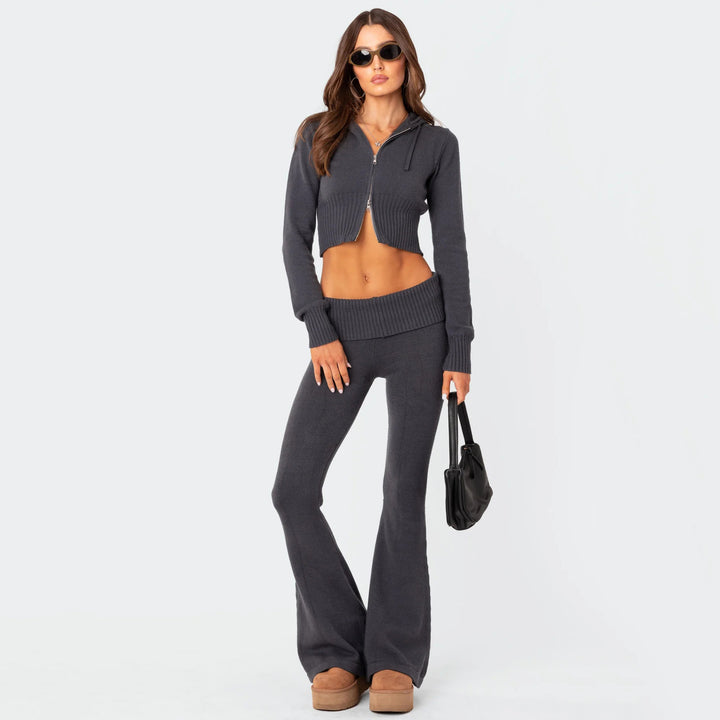 Damen komfortabler Strickanzug mit cropped Hoodie und weit geschnittenen Hosen Drune