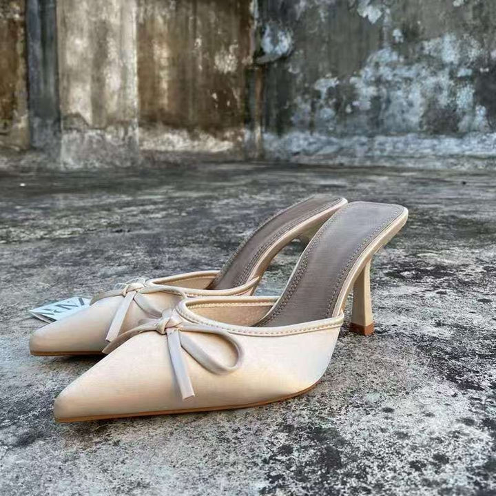 Damen Spitz zulaufende Satin-Mules mit zarter Schleifenapplikation und mittelhohem Sculpted-Absatz Drune