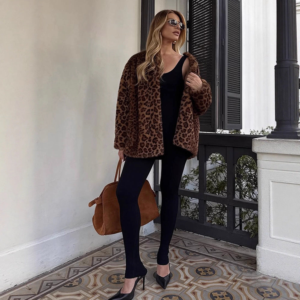 Damen Kurz-Mantel aus veganem Faux-Fur mit Leoparden-Print und kastiger Silhouette Drune