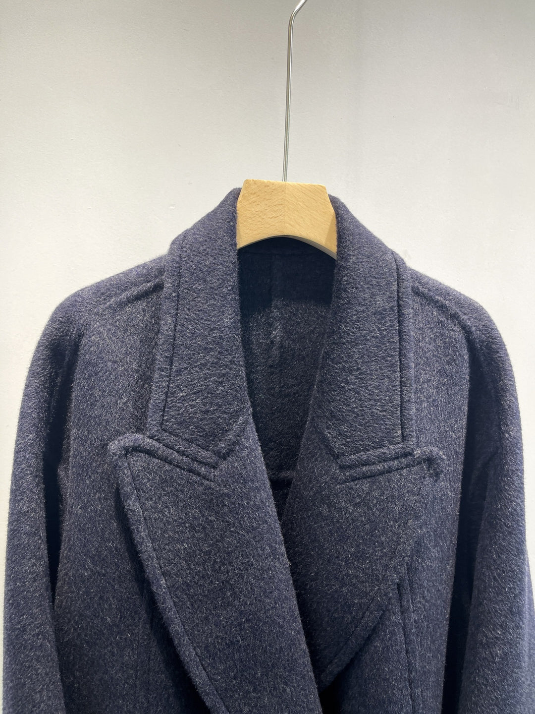 Damen maßgeschneiderter Overcoat aus einzigartigem strukturiertem Stoff Drune