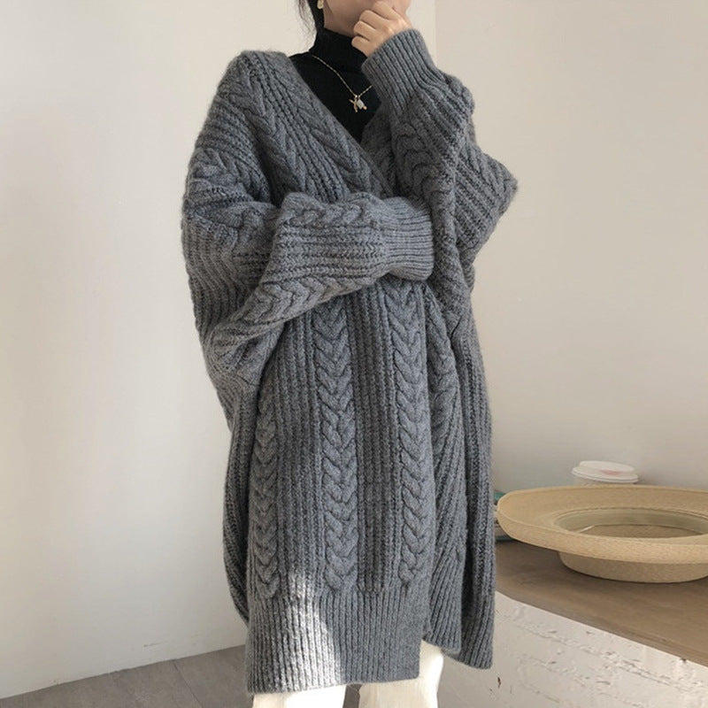 Damen Strickponcho mit tiefem V-Ausschnitt und trendigem Zopfmuster Drune