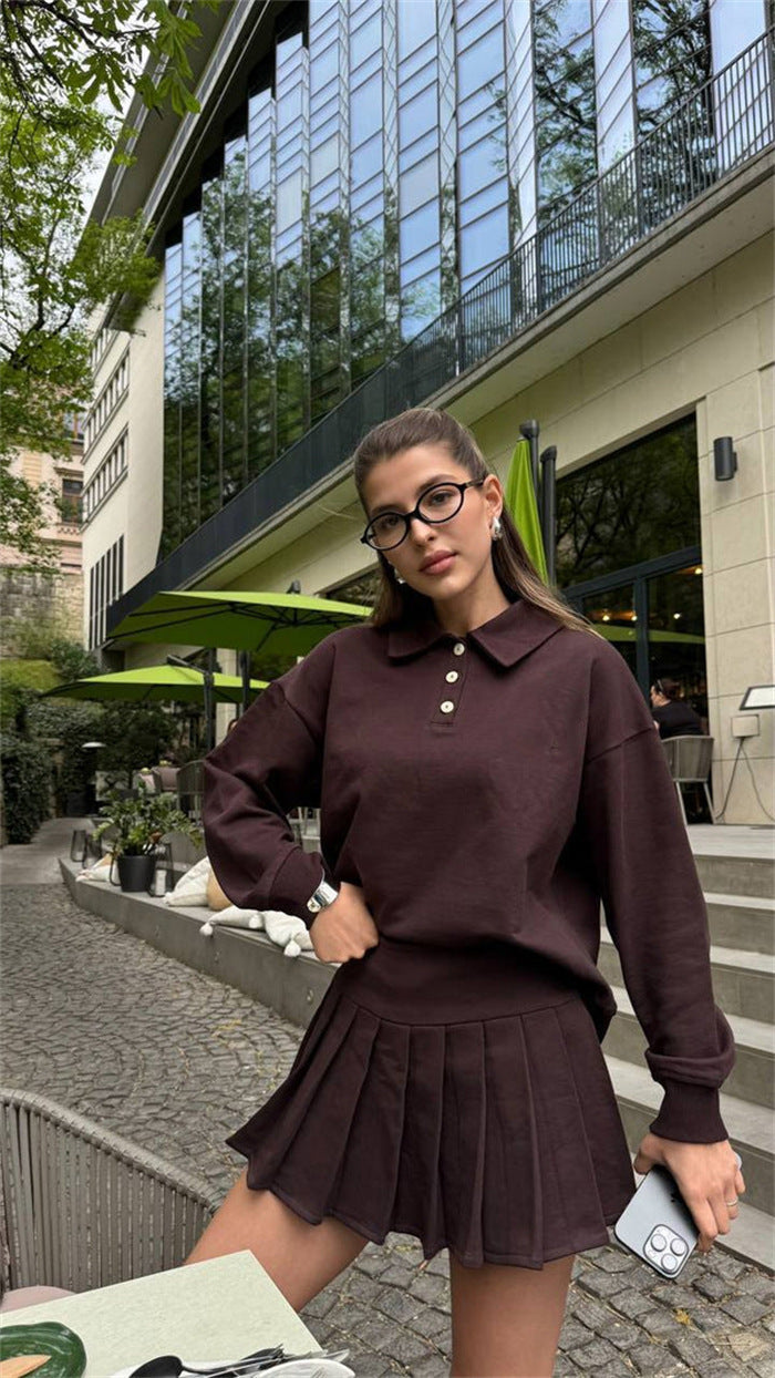Damen Freizeitliche Sportkombination mit Polo-Oberteil und Faltenrock Drune