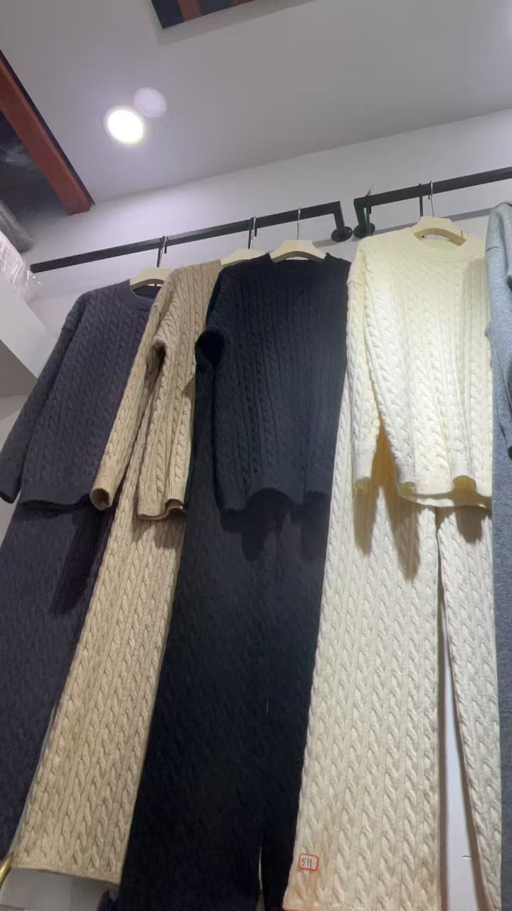 Damen Strickanzug mit Zopfmuster und weiten Beinen Drune