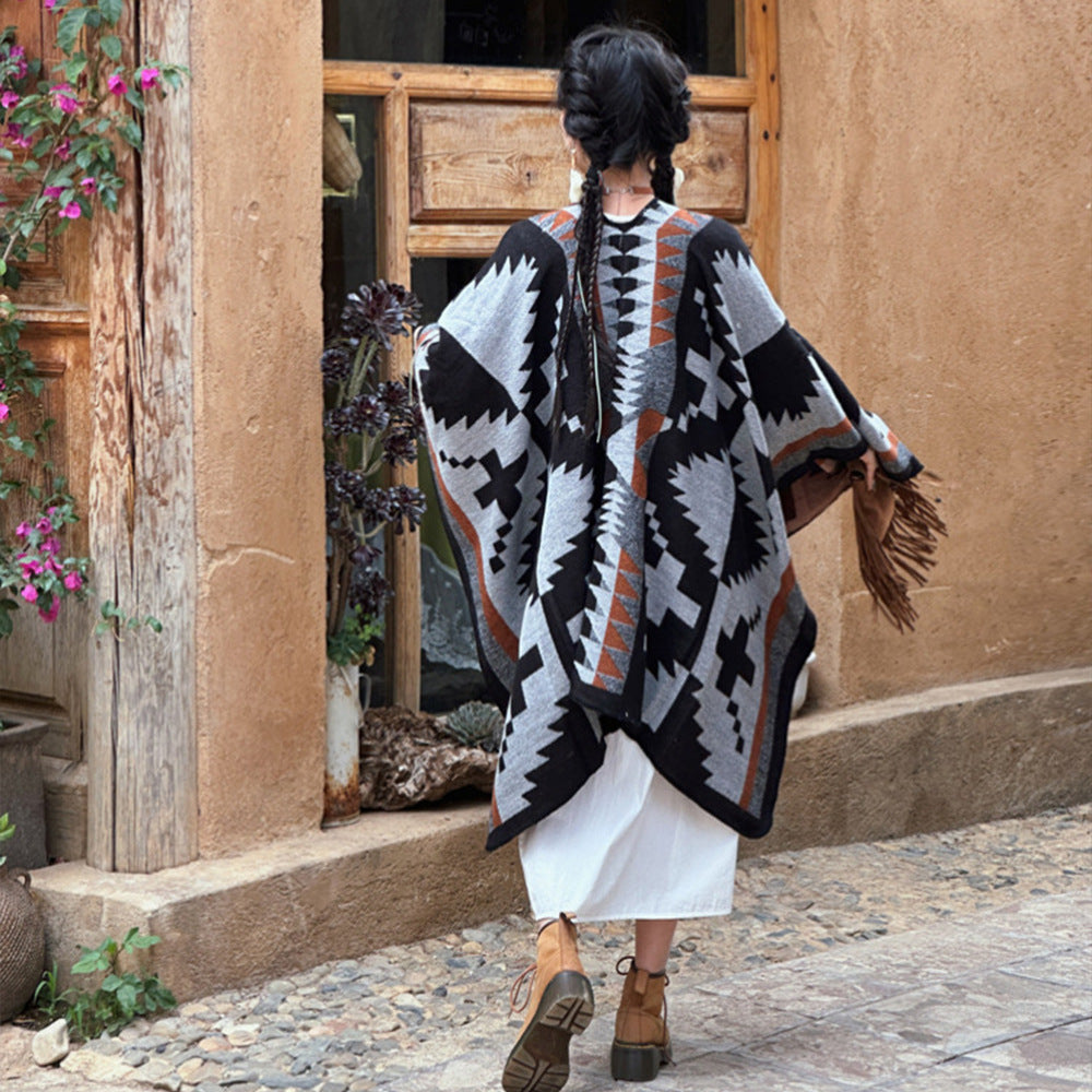 Damen Oversize-Strickcape mit Azteken‑Jacquard, V‑Ausschnitt und weichfallendem Saum Drune