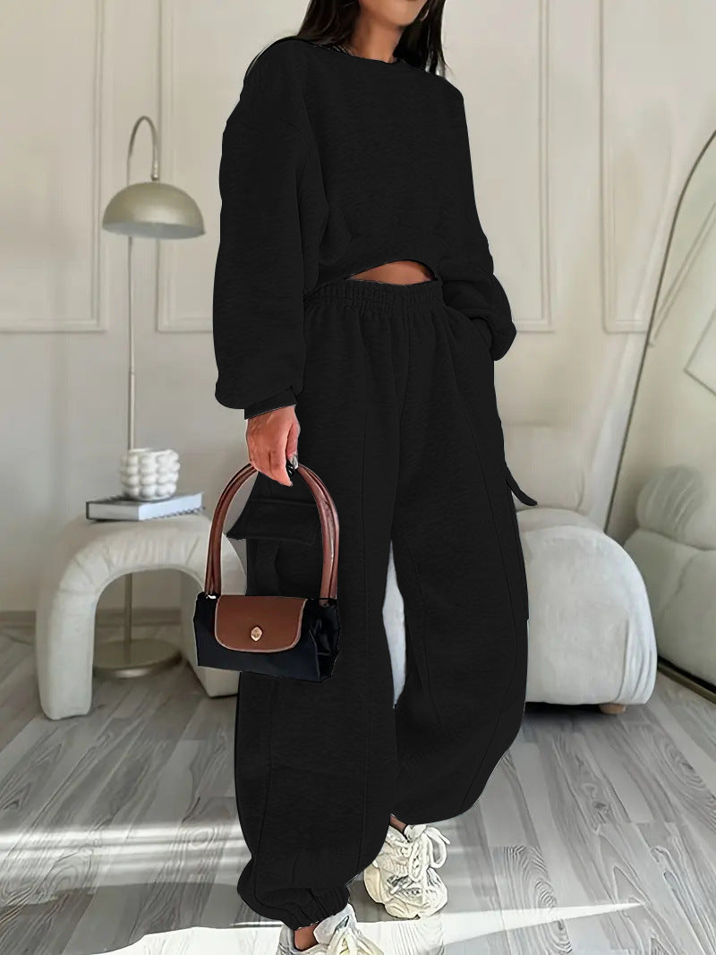 Damen komfortables Cropped-Sweatset mit oversized Pullover und High-Waist Cargo-Jogger Drune