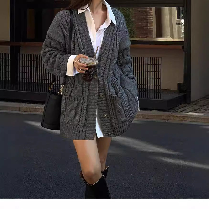 Damen Strickcardigan mit tiefem V-Ausschnitt und strukturiertem Zopfmuster Drune