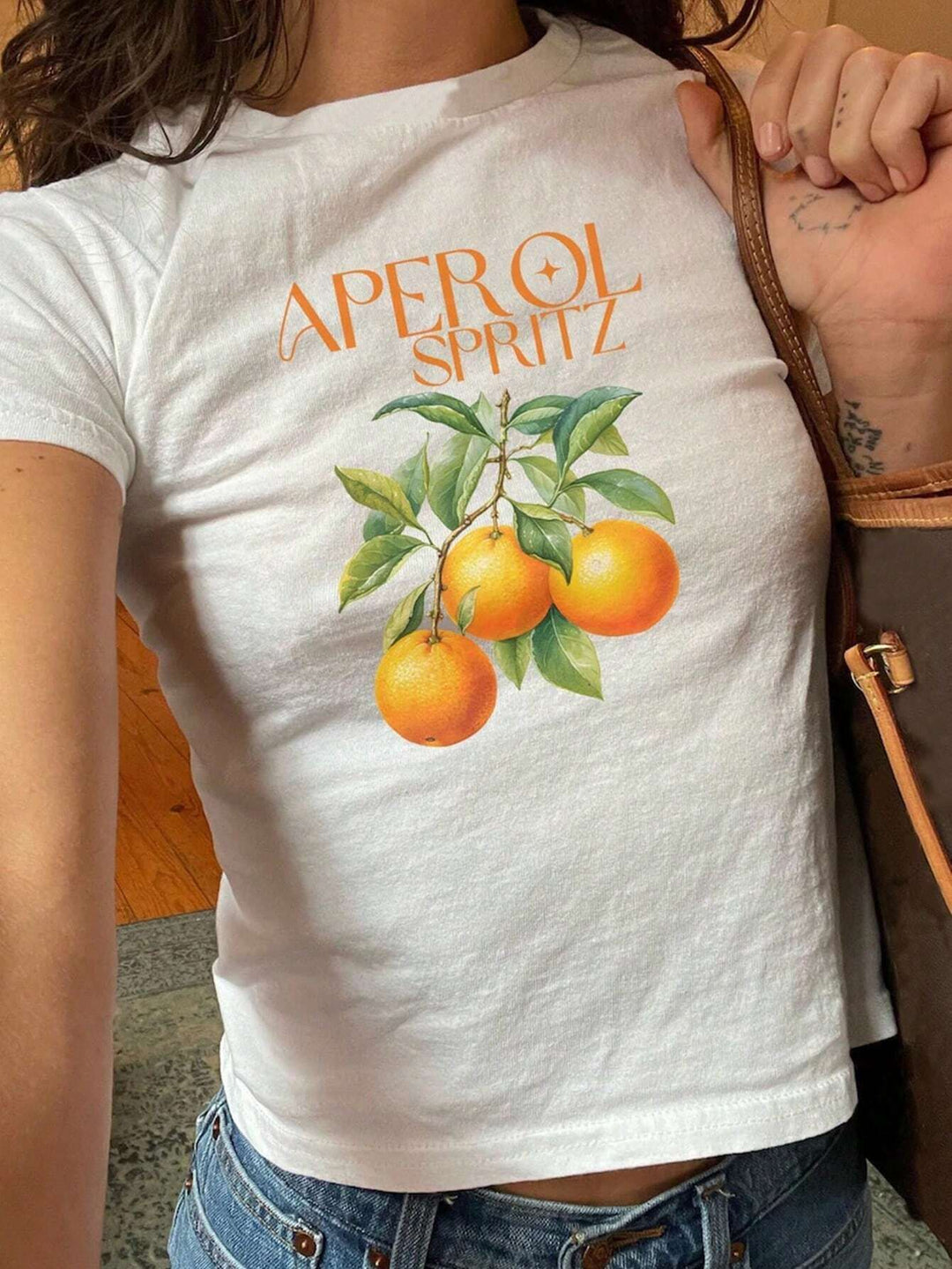 Damen Crop-T-Shirt mit kreativem Cocktail-Design Drune