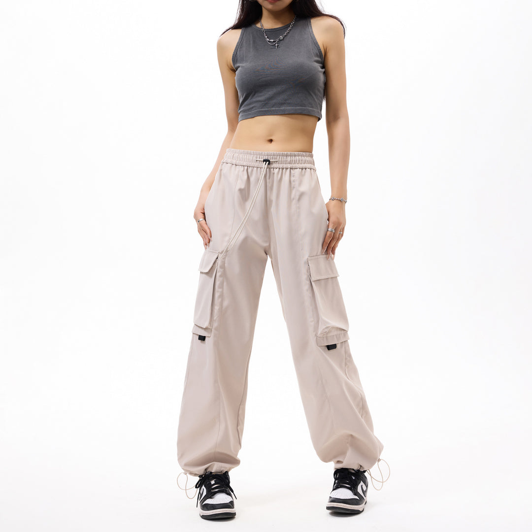 Herren weite Utility‑Cargohose im Baggy‑Cut mit Tunnelzugbund, großen Klappentaschen und verstellbarem Beinabschluss Drune