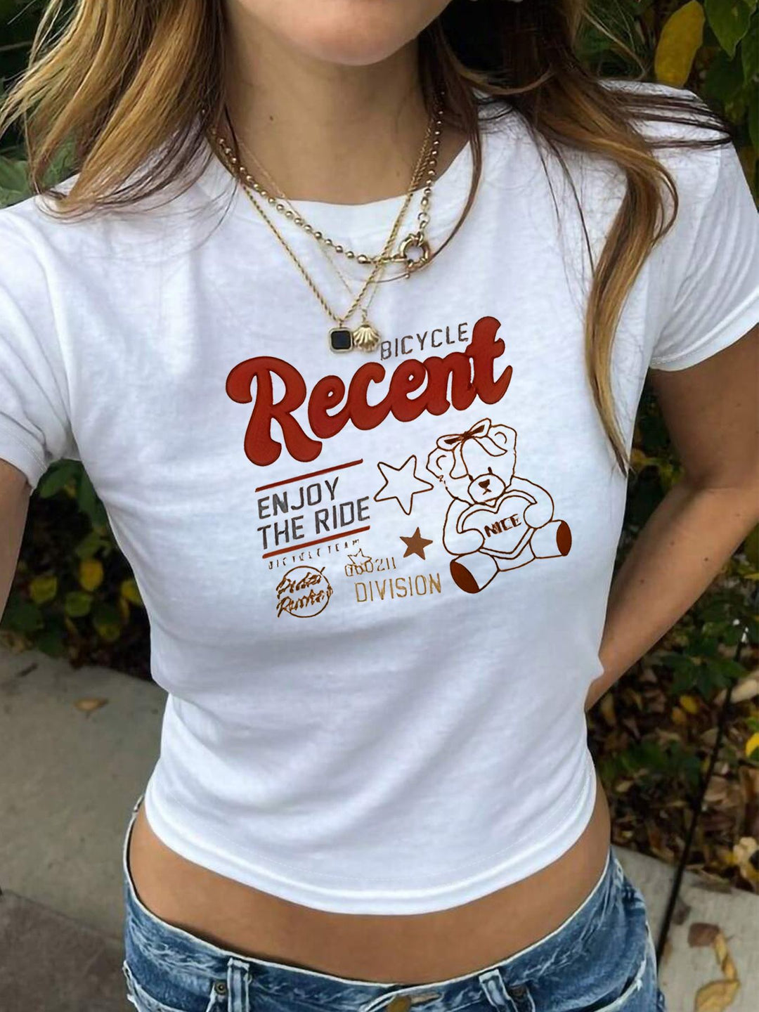 Damen figurbetontes T-Shirt mit Vintage-Teddymotiv und urbanem Schriftzug Drune
