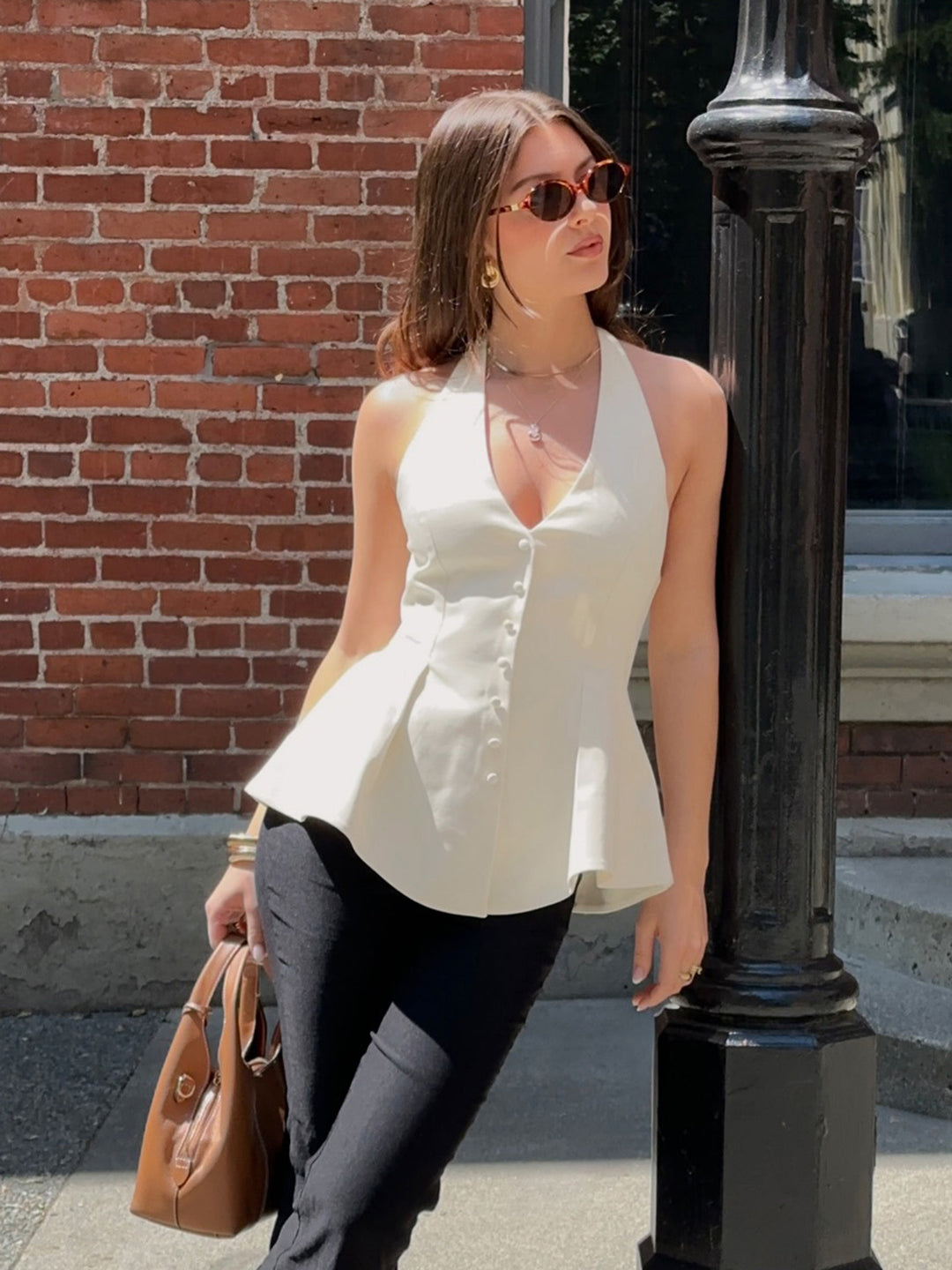 Damen Halterneck-Bluse mit taillierter Passform und Knopfleiste Drune