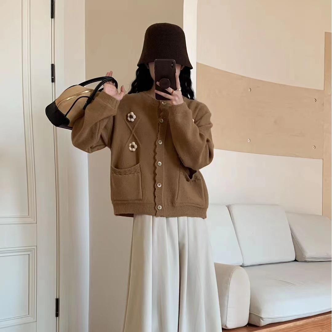 Damen Strickjacke mit Blumenapplikationen Drune