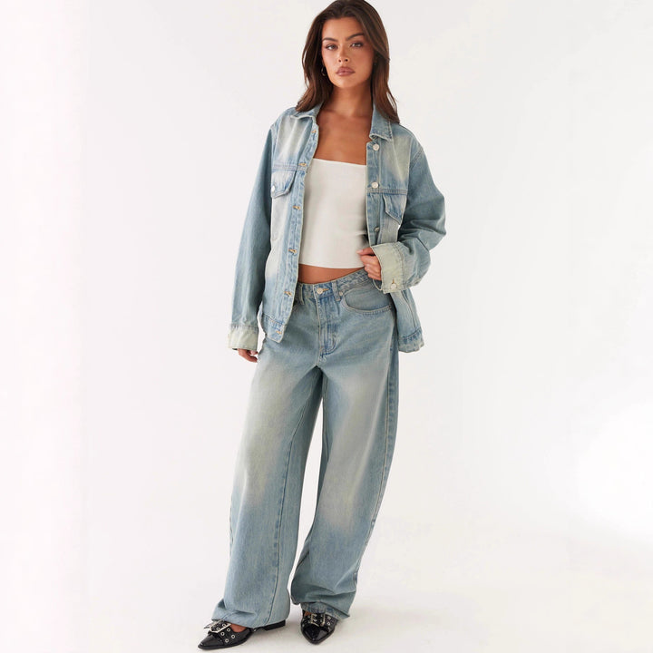 Damen nan oversized Denimjacke mit heller Vintage-Waschung, aufgesetzten Brusttaschen und verlängerten Manschetten Drune