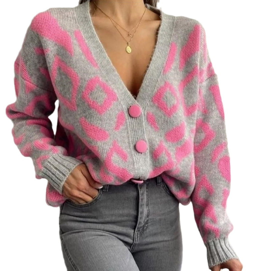 Damen Grobstrickjacke mit modernem Leopardenmuster und knöpfbaren Absetzungen Drune