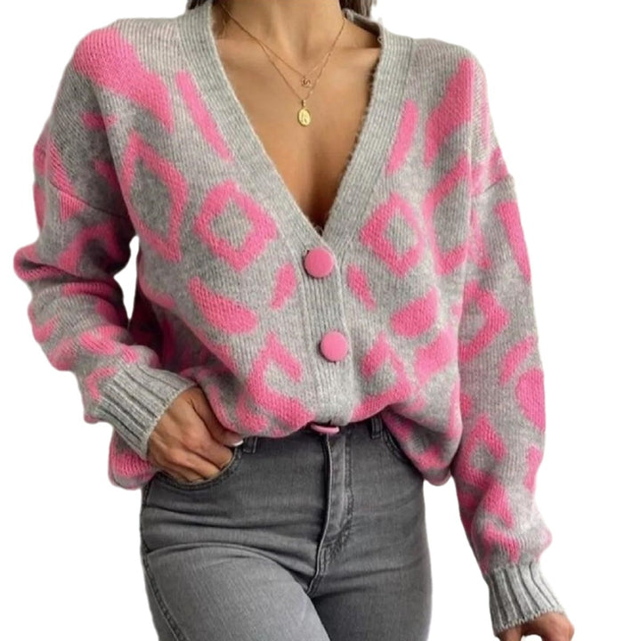 Damen Grobstrickjacke mit modernem Leopardenmuster und knöpfbaren Absetzungen Drune