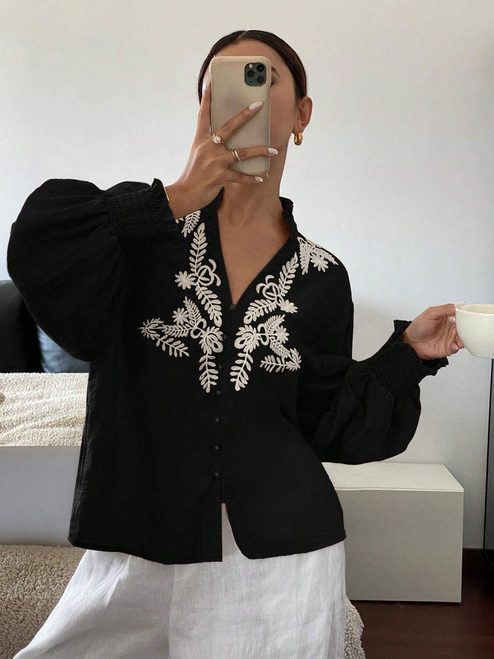 Damen Boho-Bluse mit Puffärmeln, Stickerei und Perlenknöpfen Drune