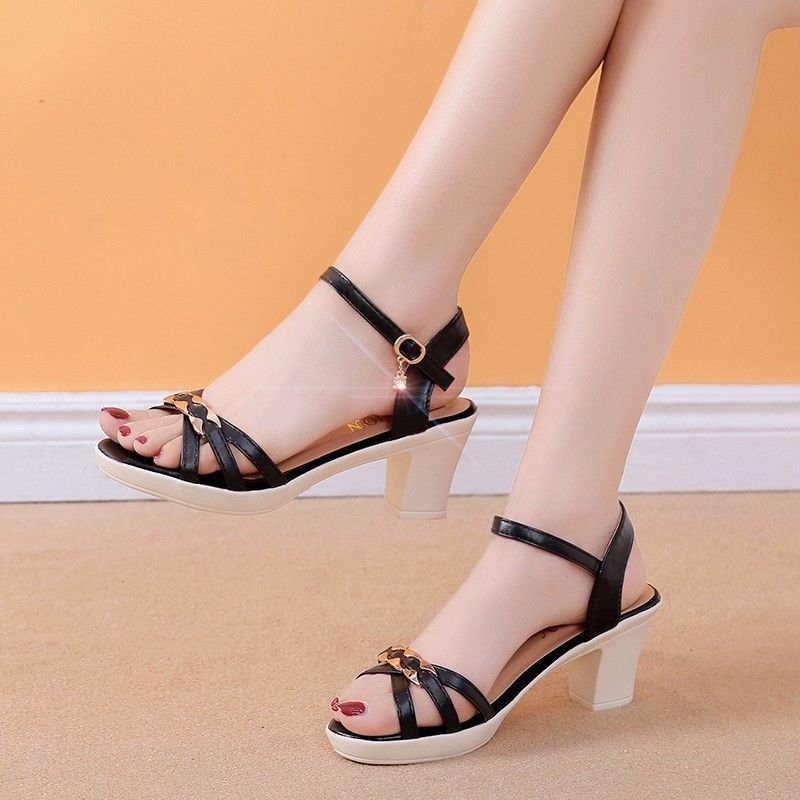 Damen nan Riemchensandalen mit gepolstertem Fußbett und elegantem Kettenakzent Drune